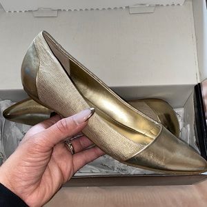 Alfani gold flats